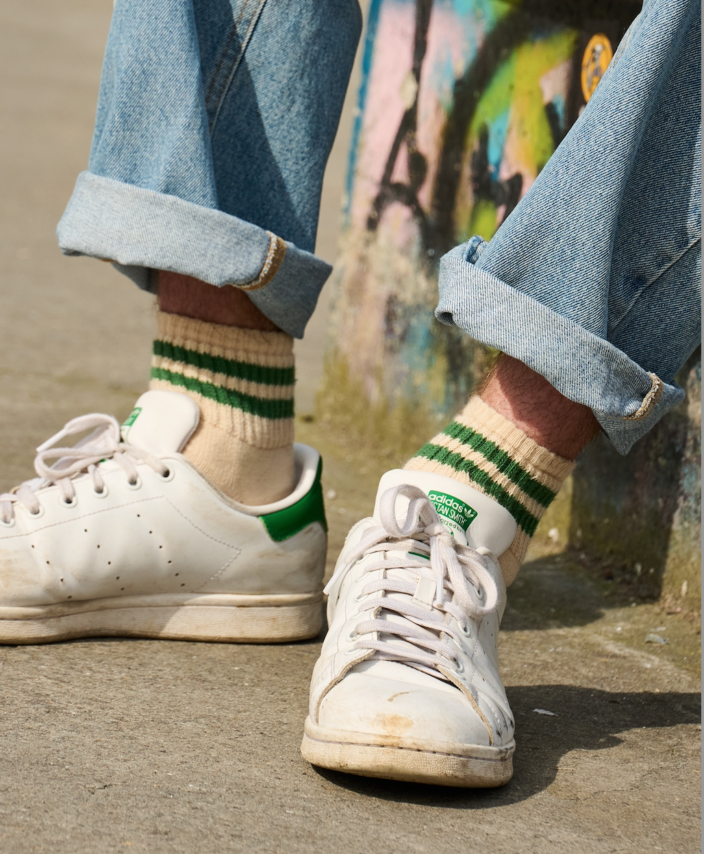 Man wearing Escuyer Men Striped Ankle Socks Ecru / Blue / Orange with Stan Smith sneakers — retro summer style
