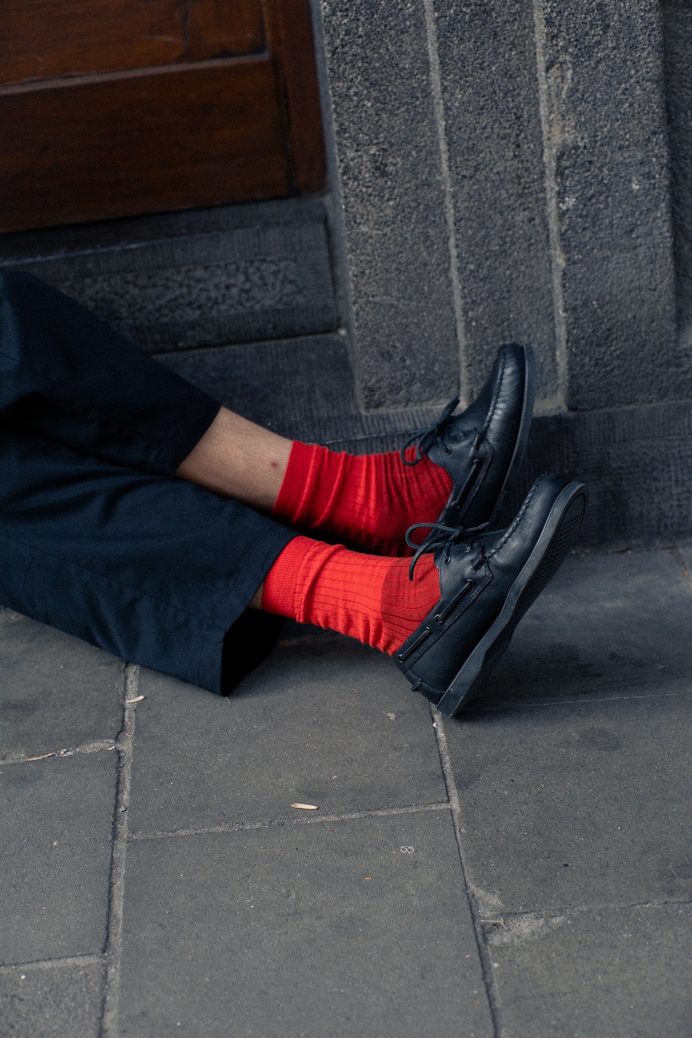 Men wearing Escuyer Purple / Blue Colour Block Socks with black shoes