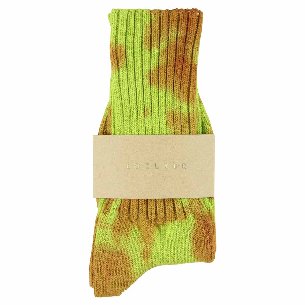 One-of-a-kind women's tie dye crew socks in rust and lime, hand-dyed, made in Portugal by Escuyer
