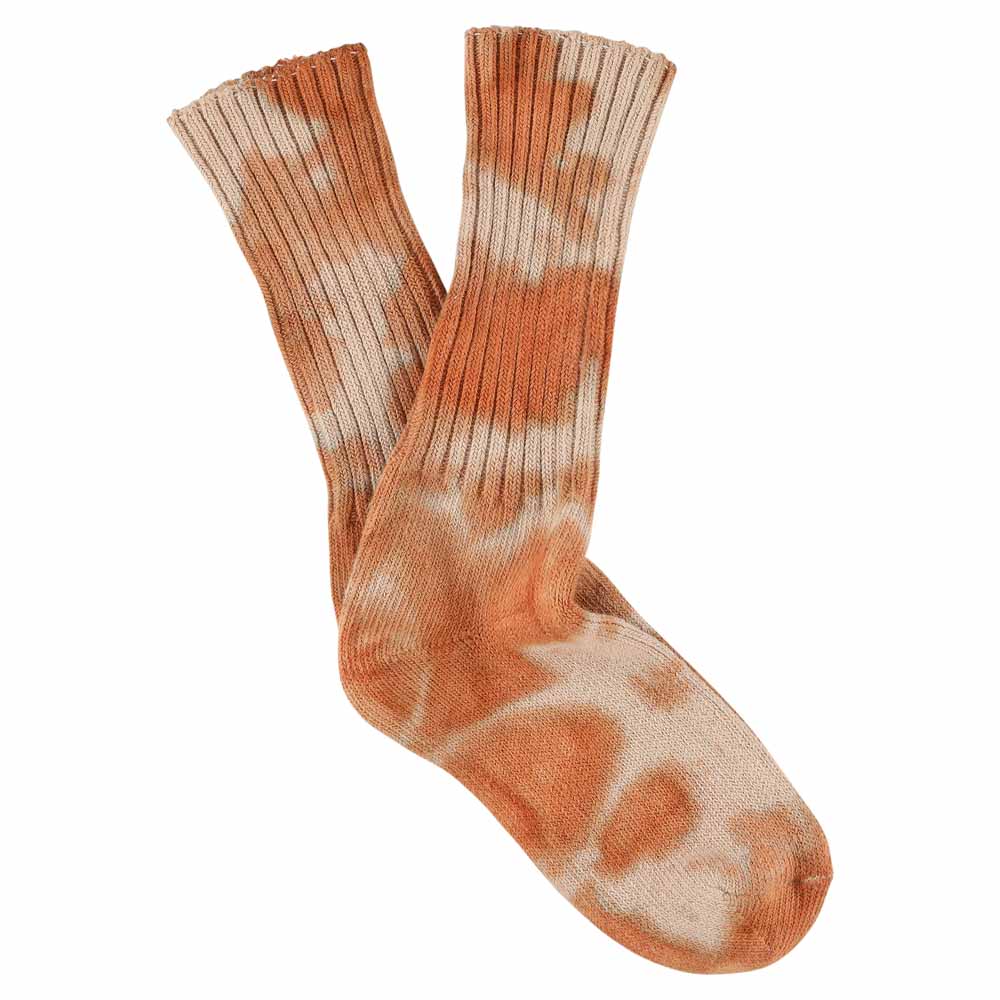 One-of-a-kind women's tie dye crew socks in rust and pink, hand-dyed, made in Portugal by Escuyer