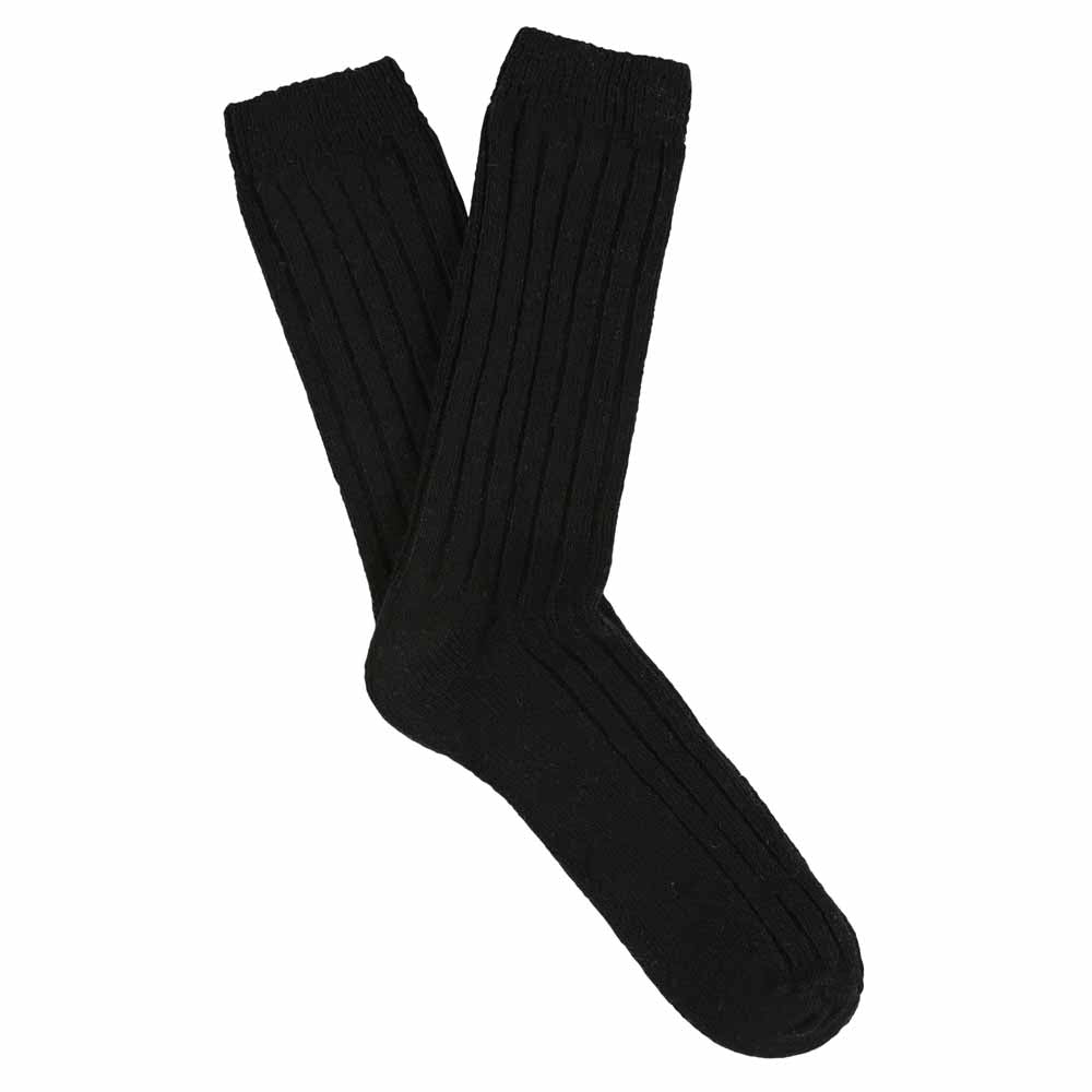 Escuyer men's cashmere crew socks in Black — mid-calf crew cut, premium cashmere and virgin wool blend, handmade in Portugal