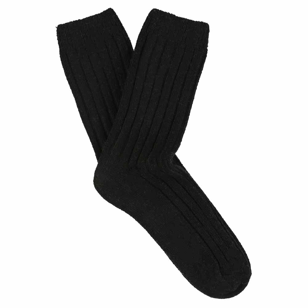 Escuyer women's cashmere crew socks in Black — mid-calf crew cut, premium cashmere and virgin wool blend, handmade in Portugal
