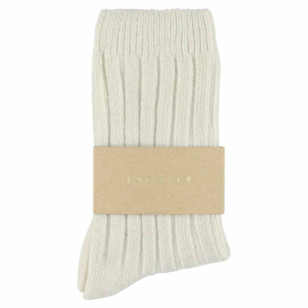 Close-up of Escuyer Ecru women's cashmere crew socks — 10% cashmere, 38% virgin wool, GRS certified recycled polyamide